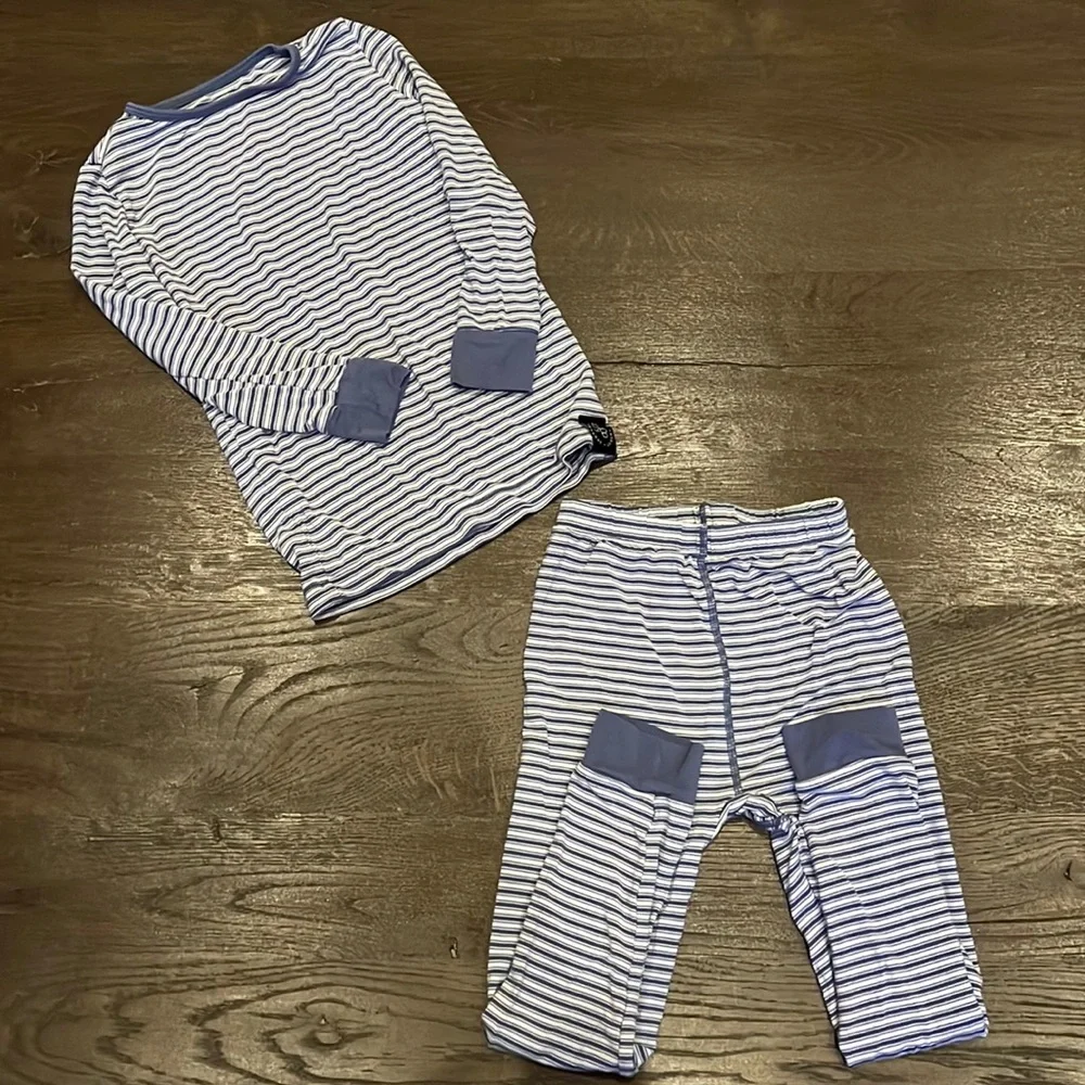 Kids Striped Long Sleeve Pajama Set in Blue and White